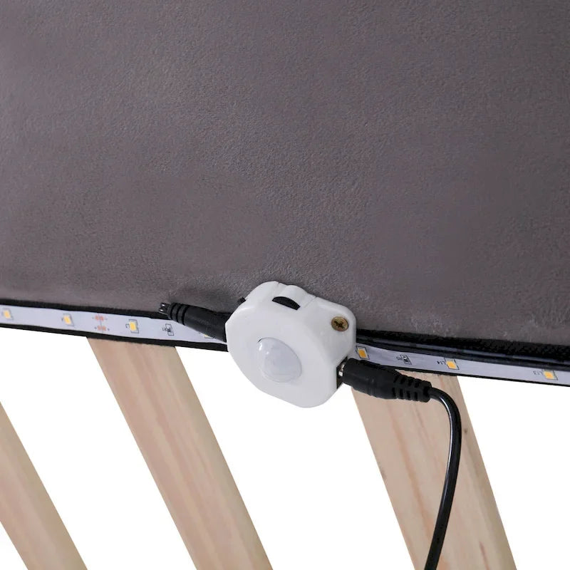Letto flottante in velluto con luce sensore