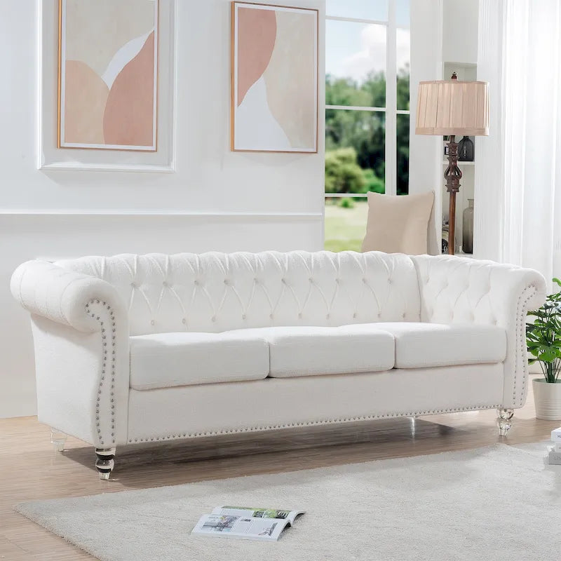 Divano Chesterfield a 3 posti con braccioli arrotolati