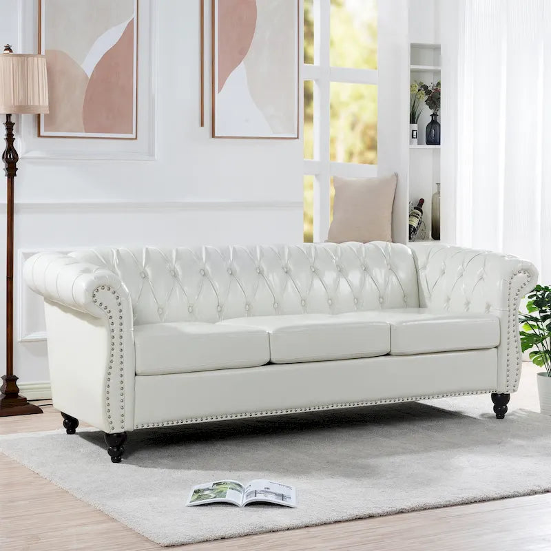 Divano Chesterfield a 3 posti con braccioli arrotolati
