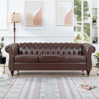 Divano Chesterfield a 3 posti con braccioli arrotolati
