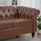 Divano Chesterfield a 3 posti con braccioli arrotolati