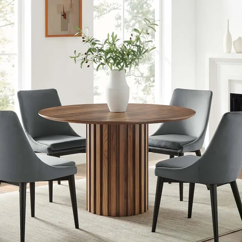 Tavolo da pranzo a piedistallo scanalato rotondo con finitura noce o rovere